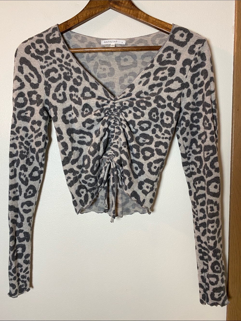 ANTICSTAR Gray Leopard-Print Ruched V-Neck Long Sleeve Top